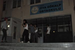 Okulda mahsur kaldılar