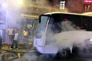 Midibüsün motoru alev aldı