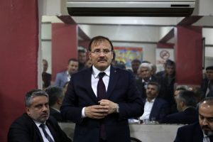 Başbakan Yardımcısı Çavuşoğlu Bursa'da teravih namazını kıldı