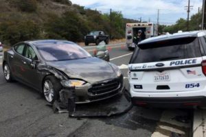 Tesla otopilot modunda kaza yaptı!
