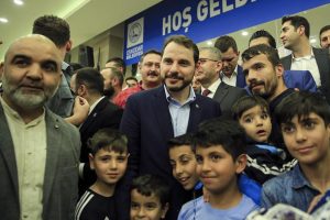 Bakan Albayrak vatandaşlarla bir araya geldi