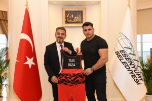 Rıza Kayaalp gözünü olimpiyatlara dikti