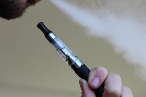 Elektronik sigara içenler de 'kanser' soluyor
