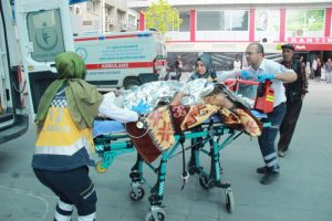 Benzin döküp kendini yaktı!
