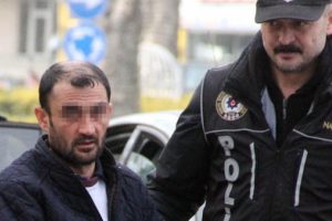Eşi ve çocuklarının da olduğu otomobilde uyuşturucuyla yakalandı!