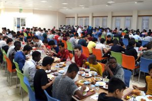 Bursa Osmangazi Belediye Başkanı Dündar 56 ülkeden öğrencilerle birlikte iftar yaptı