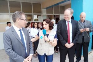 Ezgi Mola'dan mülteci çocukların eğitim gördüğü okula ziyaret
