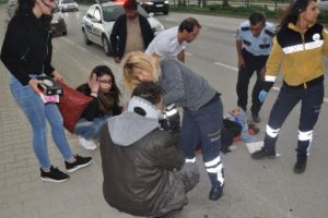 Bursa'da montu motosikletin tekerlerine dolanan genç kız ağır yaralandı