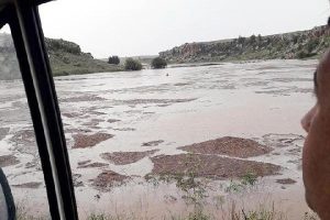 Ekili alanları sel ve dolu vurdu