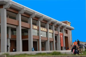 Bursa'da çocuklar basketbolu üniversitede öğrenecek