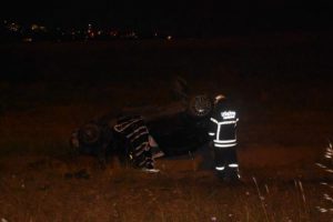 Otomobil şarampole yuvarlandı: 1 ölü, 1 yaralı