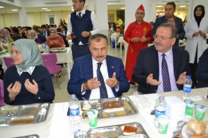 Bakan Eroğlu, gençlerle iftarda buluştu
