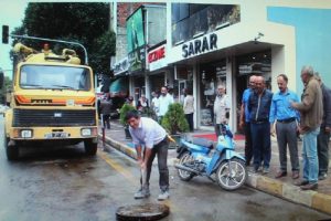 Tonlarca fuel oili kanaliazyon şebekesine döküp kaçtılar!
