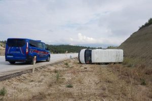 İşçi minibüsü devrildi: 9 yaralı