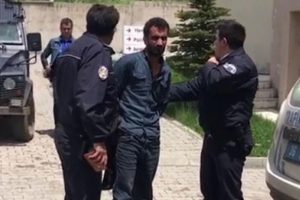 Hamile eşini öldüren koca ağaç kovuğunda yakalandı