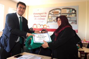 Bursa'da okuma yazma kurslarında sertifika heyecanı