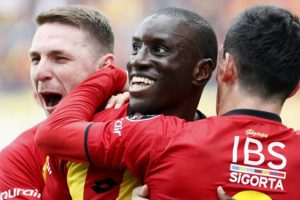 Demba Ba, 3 yıllık imzayı atıyor