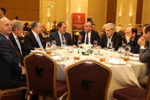 Demirören'den futbol ailesine iftar yemeği
