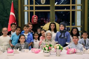 Emine Erdoğan'dan yetim çocuklara iftar daveti