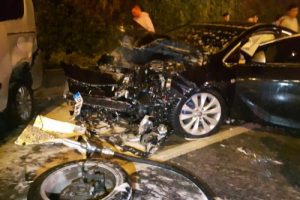 Yanan otomobile TOMA ile müdahale!