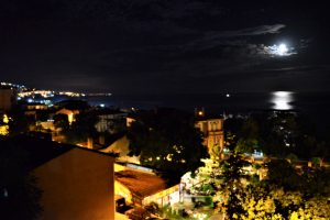 Ay'ın denizle buluşması bu kentte bir başka