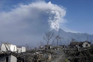 Endonezya'daki Merapi Yanardağı'nda patlama