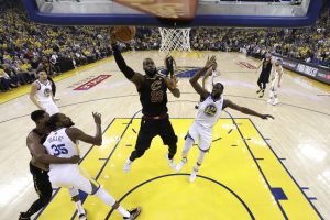 NBA Finallerinde ilk adımı Golden State Warriors attı