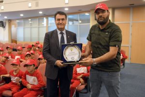 Bursa Osmangazi Belediye Başkanı Dündar, terör mağduru çocukları ağırladı