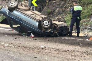 Freni patlayan otomobil devrildi: 1 ölü 4 yaralı