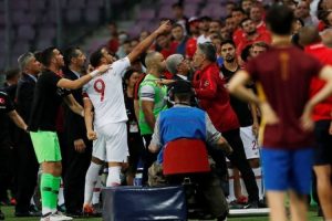 Cenk Tosun özür diledi