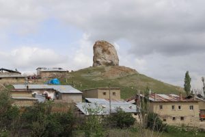 Dev kaya görenleri şaşkına çeviriyor!