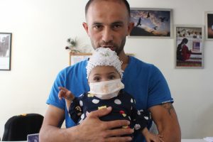 Bursa'da 5 aylık Irmak'ı babası hayata tutundurdu