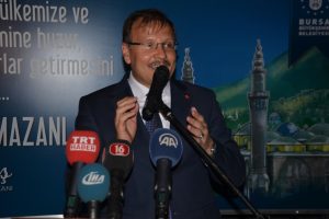 Başbakan Yardımcısı Çavuşoğlu, Bursa'da vatandaşlarla iftarda buluştu