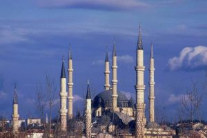 Eski payitahtın ''altın üçgeni'' ziyaretçileri çekiyor