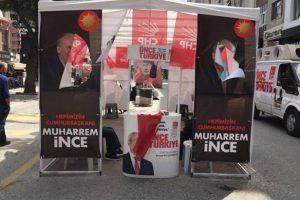 CHP standına çirkin saldırı