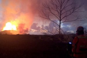 Hawaii'de lavlar 87 evi kül etti