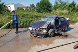 Otomobil ile kamyonet çarpıştı: 4 yaralı