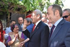 Kılıçdaroğlu'ndan İstanbul'da mahalleliye ziyaret