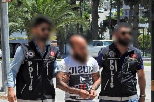 Çeşme'de uyuşturucu satışına suçüstü