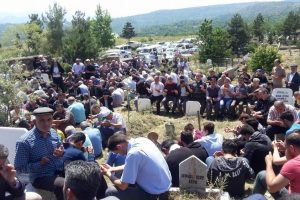 Mezuniyet günü ölen lise öğrencisi toprağa verildi
