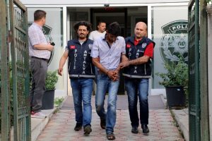 Dini nikahlı eşini su ısıtıcısının kablosuyla boğarak öldürdü