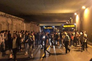 İstanbul'da gece yarısı metrobüs isyanı!