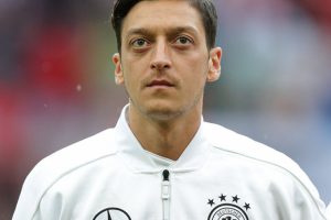 Almanlar'dan Özil ve Gündoğan'a protesto