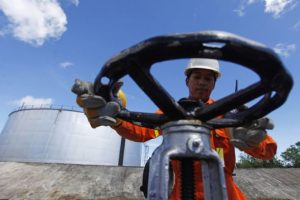 Brent petrolün varili 76,69 dolar