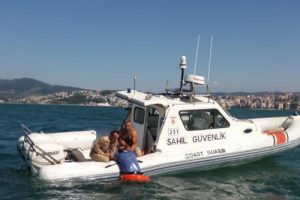 Bursa'da tekneleri batan 2 kişiyi ekipler kurtardı
