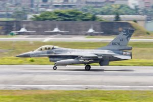 Askeri tatbikatta F-16 kayboldu