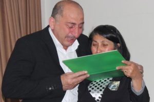 En acı mezuniyet! Ölen oğullarının diplomasını ağlayarak aldılar