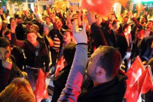 Bolu'da HDP binası önünde gerginlik