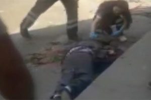 Kaldırımda beklerken üzerine asansör düştü