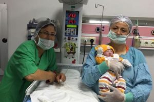 24 yıl önce doğumunu yaptıran ebe, şimdi oğlunu doğurttu!